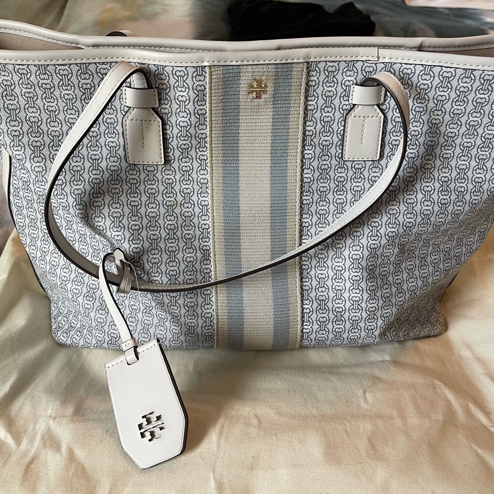 Tory burch tote bag.